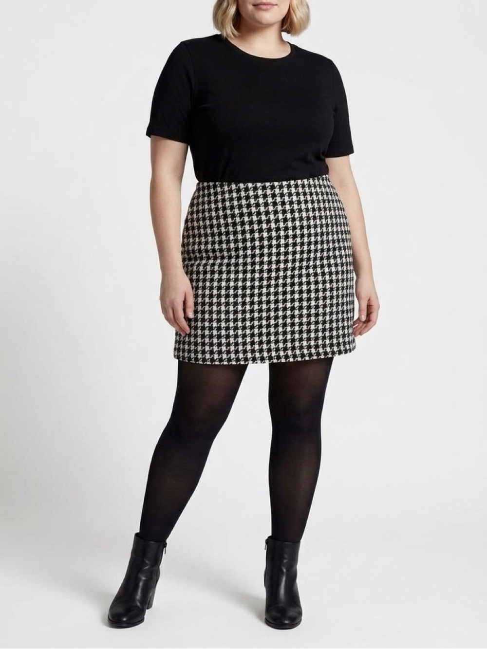 CAbi Black & White Houndstooth Mini Skort